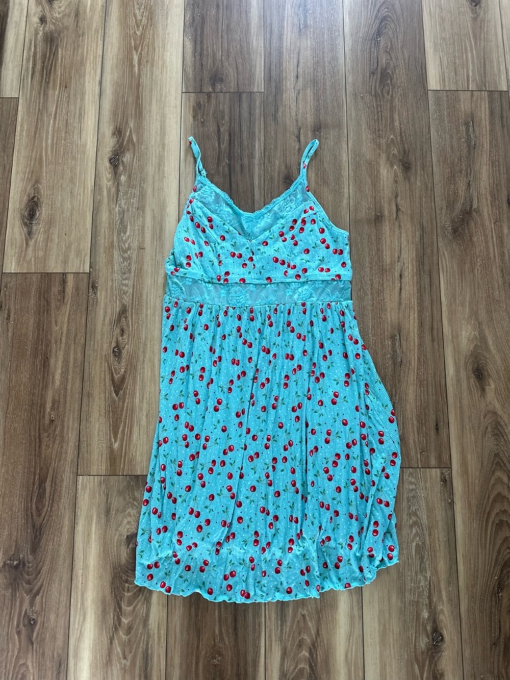 Torrid womens super soft sleep Cherry Lace-Trim Slip chemise size 1X - Picture 2 of 6